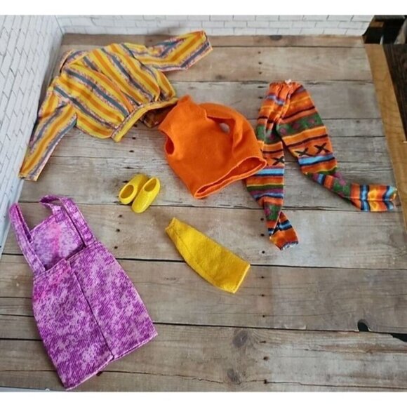 Mattel 1990 Barbie United Colors of Benetton Fashion #9473 Clothes Set Rare - Picture 2 of 2